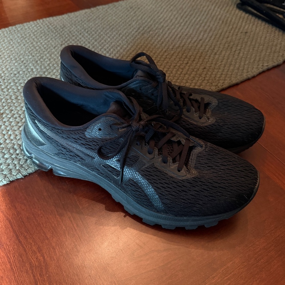Men's Black ASICS Running Shoes
